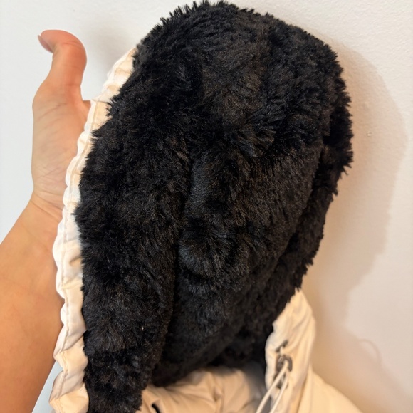 Calvin Klein white puffer jacket - Picture 5 of 5